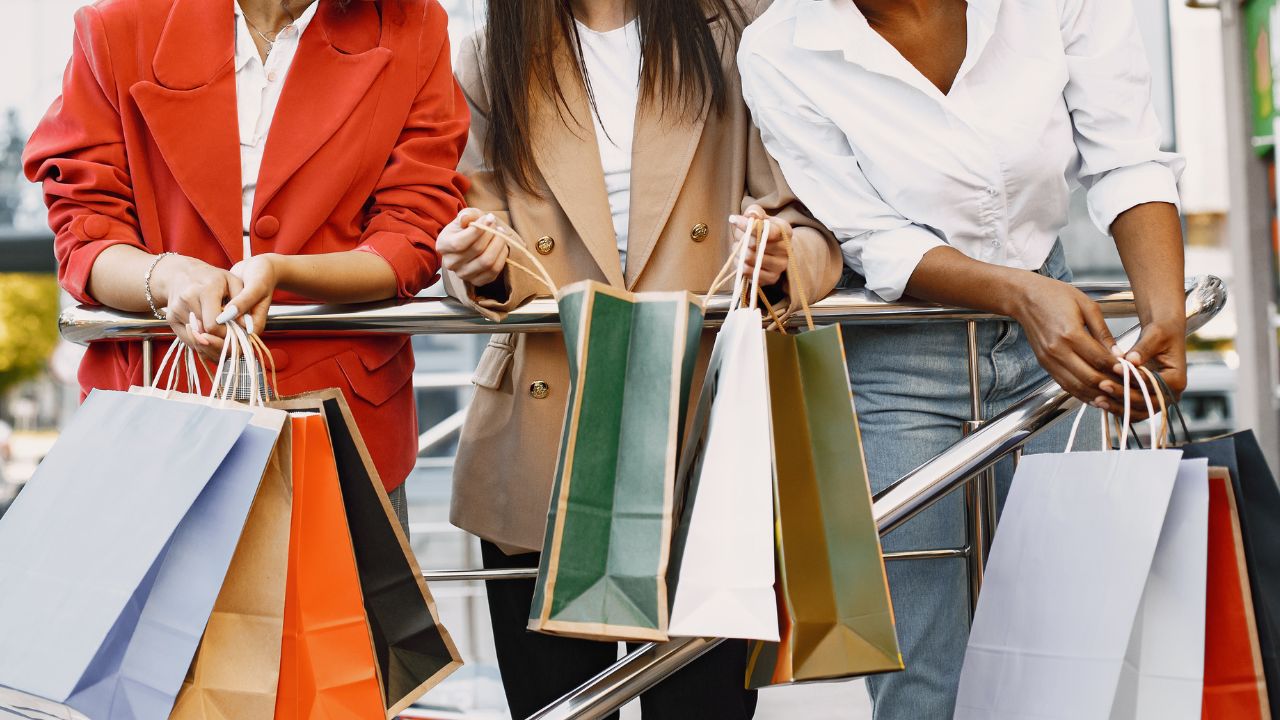 How Wholesale Shopping Bags Can Help to Strengthen the Image of a Brand