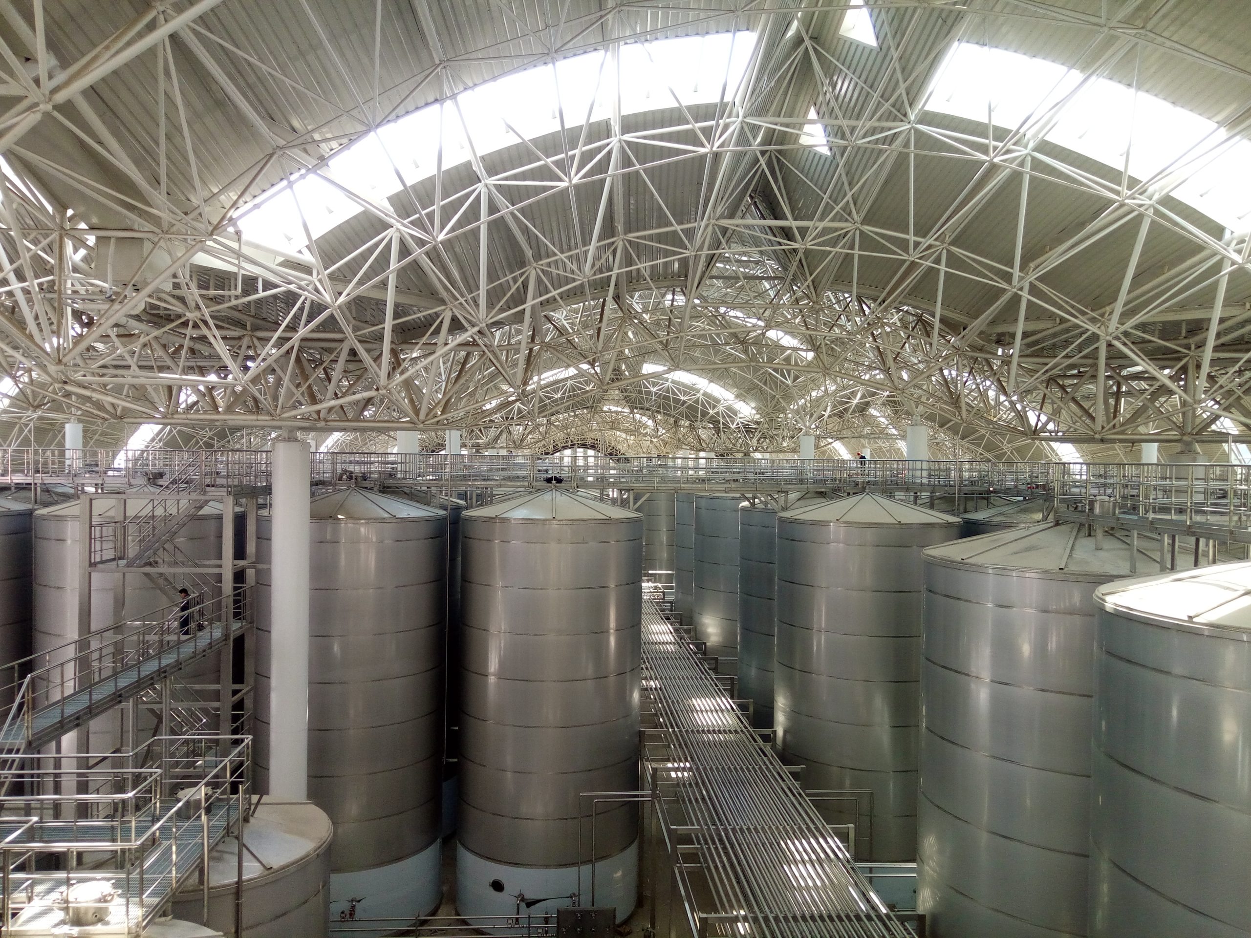 Key Considerations for Choosing the Right Wine Tank Manufacturers